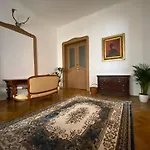 Historic Apartment In Loeffler Palace